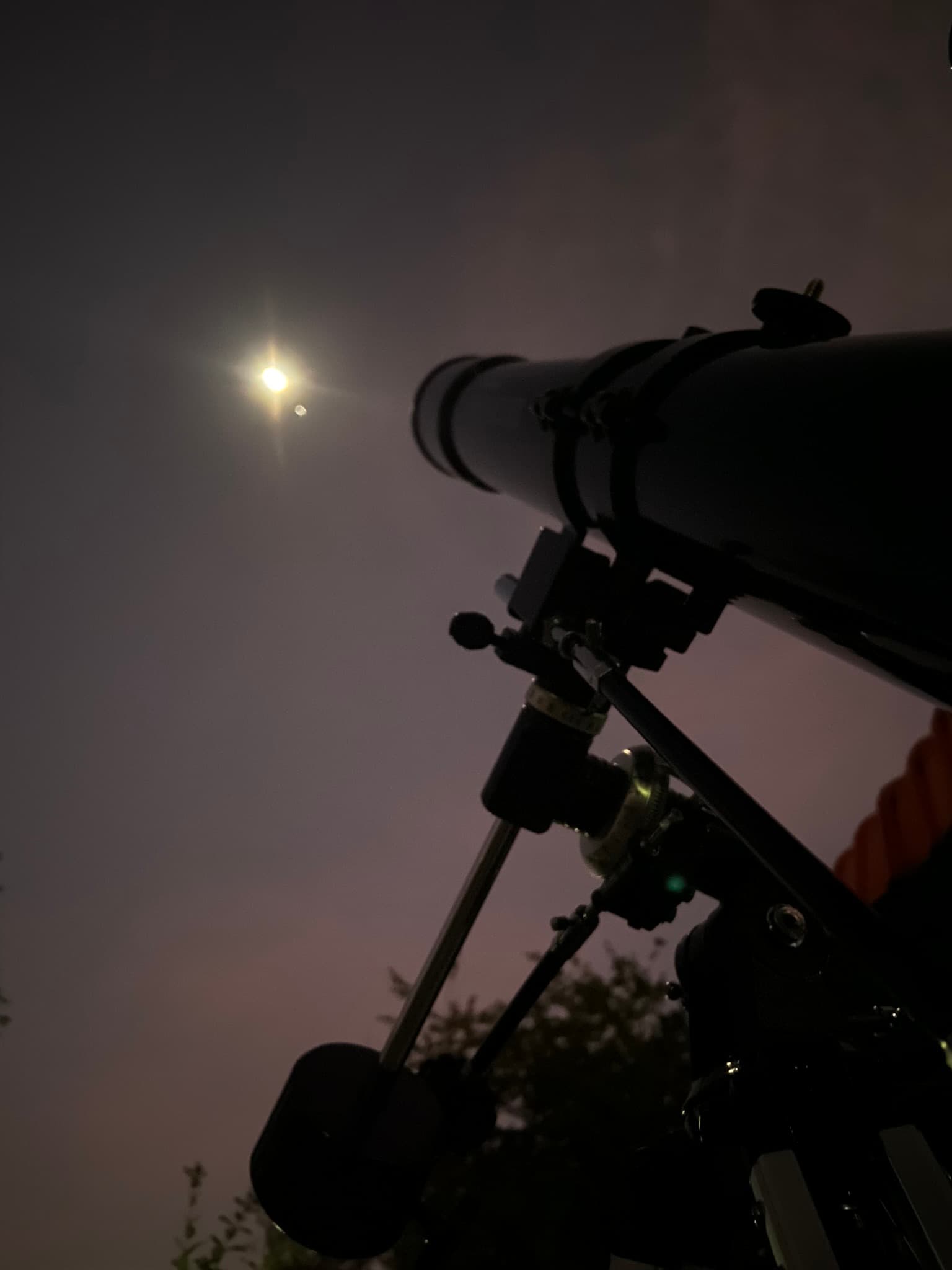 กล้องโทรทรรศน์คู่ใจ